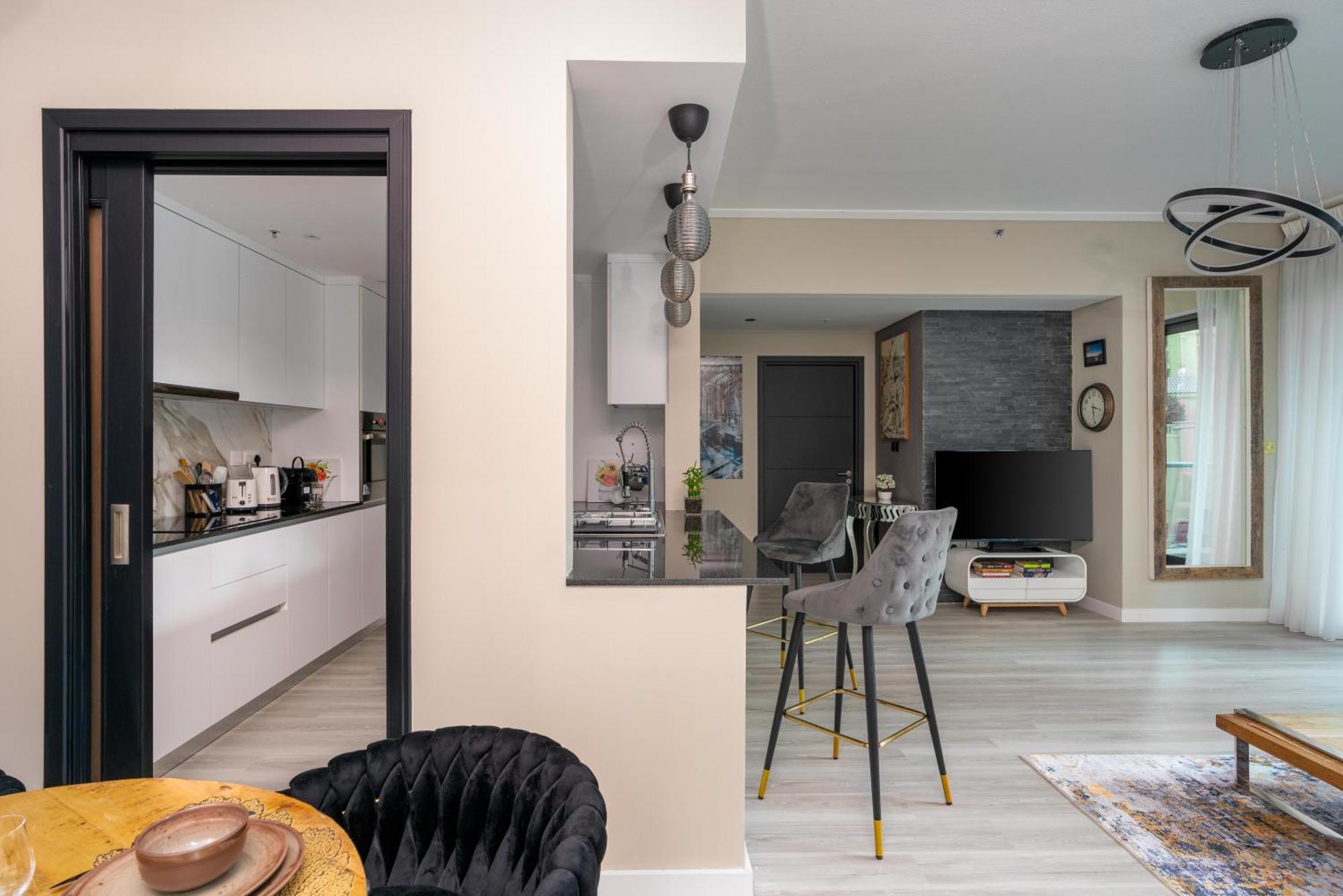 White Sage Spacious 1br At Marina Promenade Apartment
