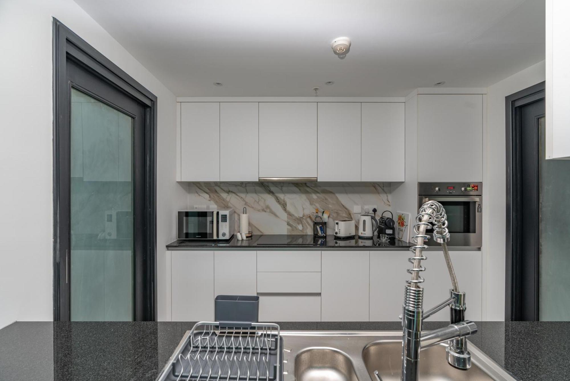 Apartment White Sage Spacious 1br At Marina Promenade *